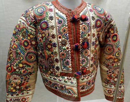 Старинная вышитая одежда