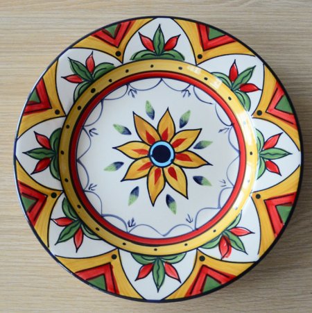 Тарелка с орнаментом