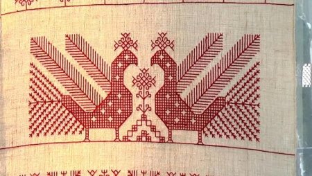 Русская народная вышивка птица