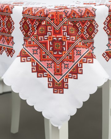 Орнамент на скатерти