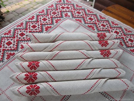 Вышитая русская скатерть