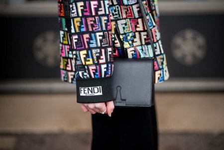 Логомания Fendi