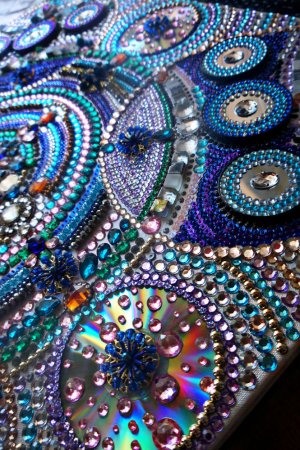 Необычные узоры со стразами