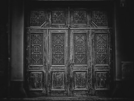 Таинственная дверь