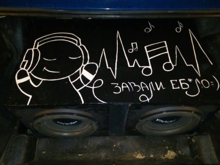 Надписи на сабвуфере