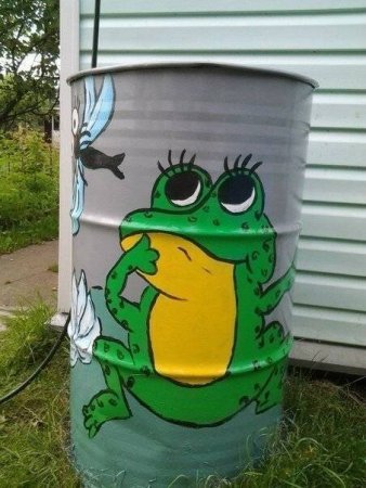 Раскрашиваем садовые бочки