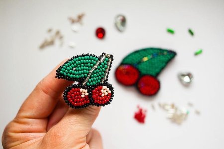 Брошки из бисера легкие