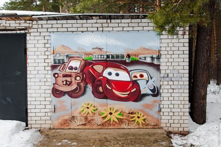 Разрисовать гаражные ворота