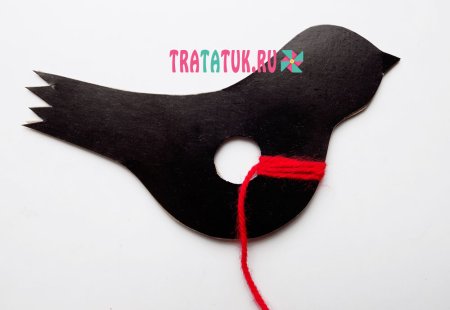 Снегирь из ниток и картона