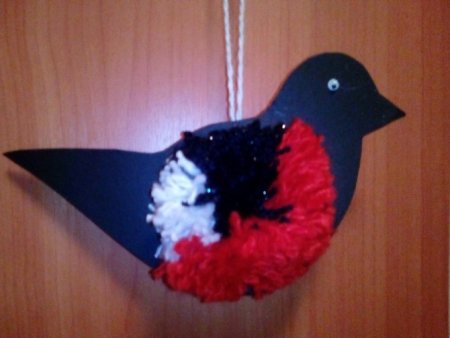 Снегирь поделка из помпонов
