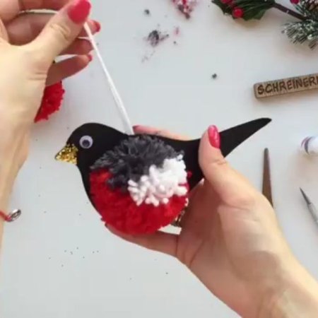 Снегирь из помпона