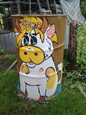 Украшение бочек на даче