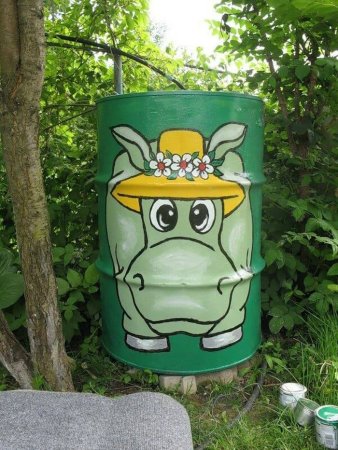 Разрисованные бочки для сада