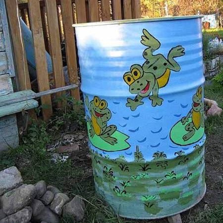 Украшение бочек на даче