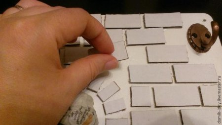 Кирпич из картона