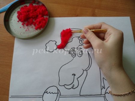 Рисунок обклеенный нитками