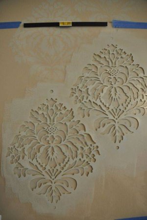 Розы из декоративной штукатурки