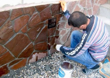 Отделка цоколя штукатуркой под камень