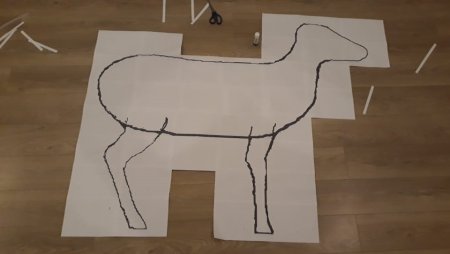 Олень из картона большой