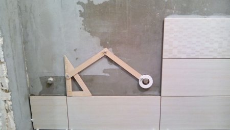 Угольник для разметки отверстий в плитке