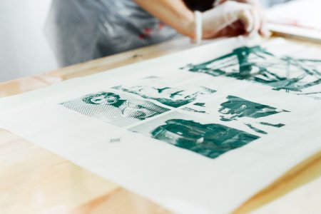 Трафаретная печать на бумаге