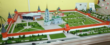 Макет Кремля из бумаги
