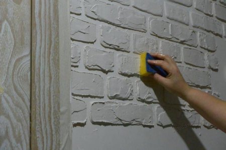 Имитация кирпичной кладки из штукатурки