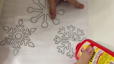Новогодние снежинки из клея ПВА