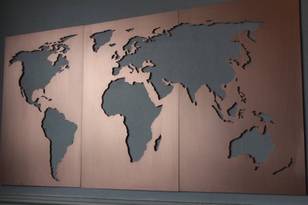 Материки вырезанные из дерева на стену