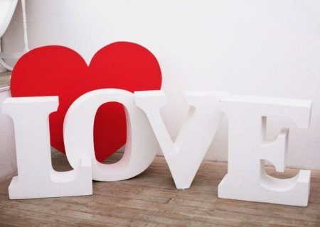 Буквы из пенопласта Love