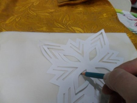 Снежинки из потолочных плит