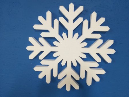 Снежинска из пенопласта