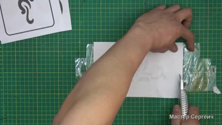 Трафарет из скотча для декора