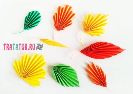 Кленовый листик из бумаги гармошкой