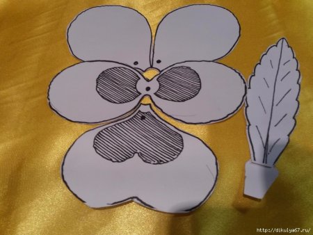 Анютины глазки из изолона