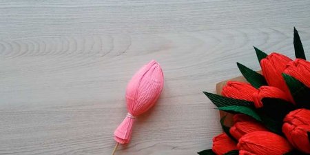 Листья тюльпана из гофрированной бумаги