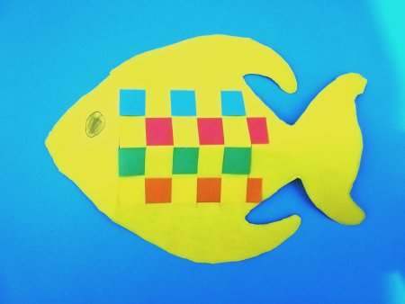 Аппликация рыбка из цветной бумаги