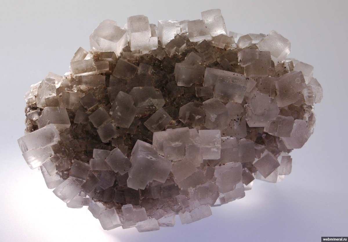 Природная минеральная соль. Галит каменная соль. Кристаллы галита. Галит Горная порода. Месторождениях каменной соли - галита.