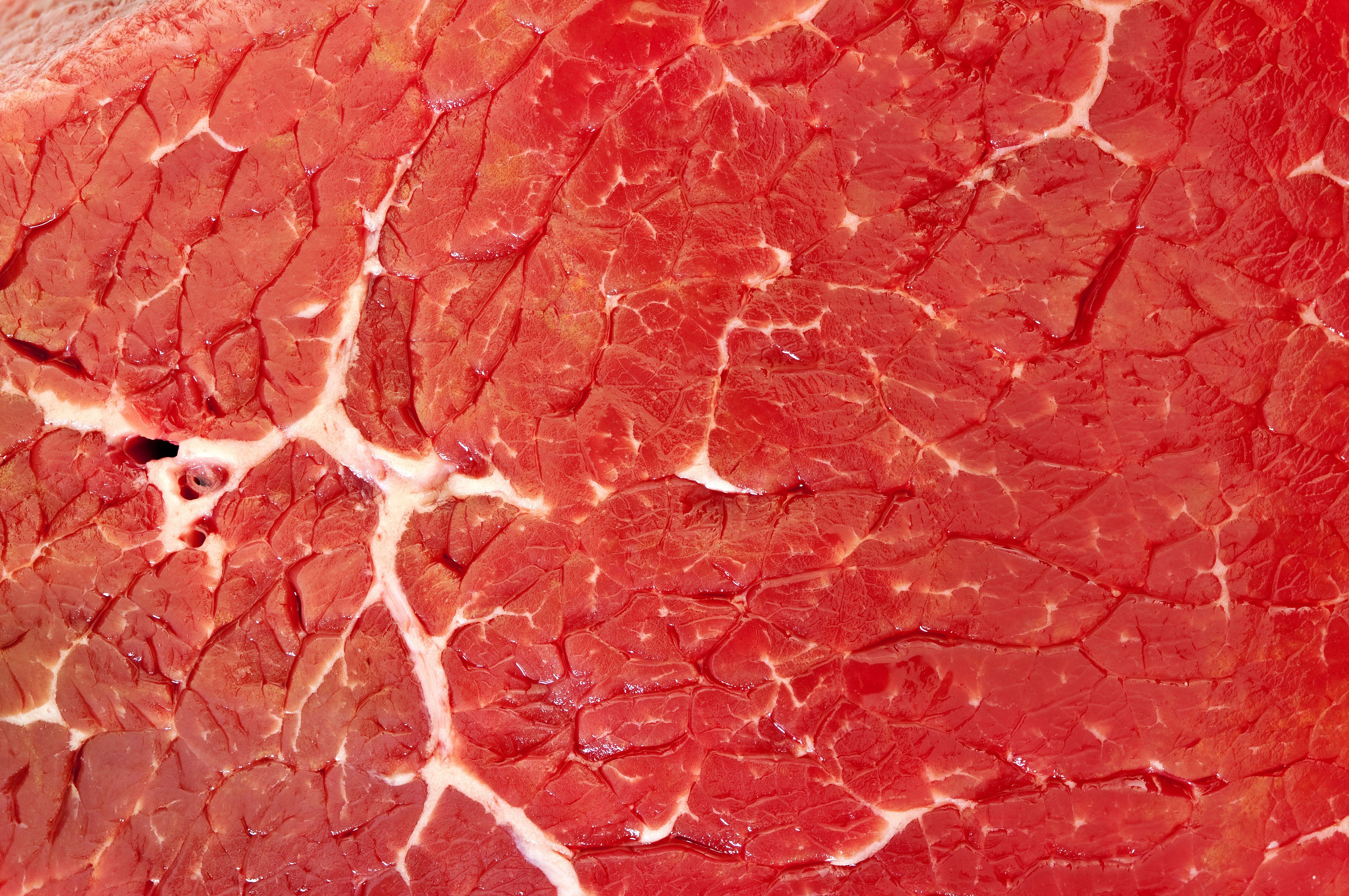 В мясе есть кровь. Мясная текстура.