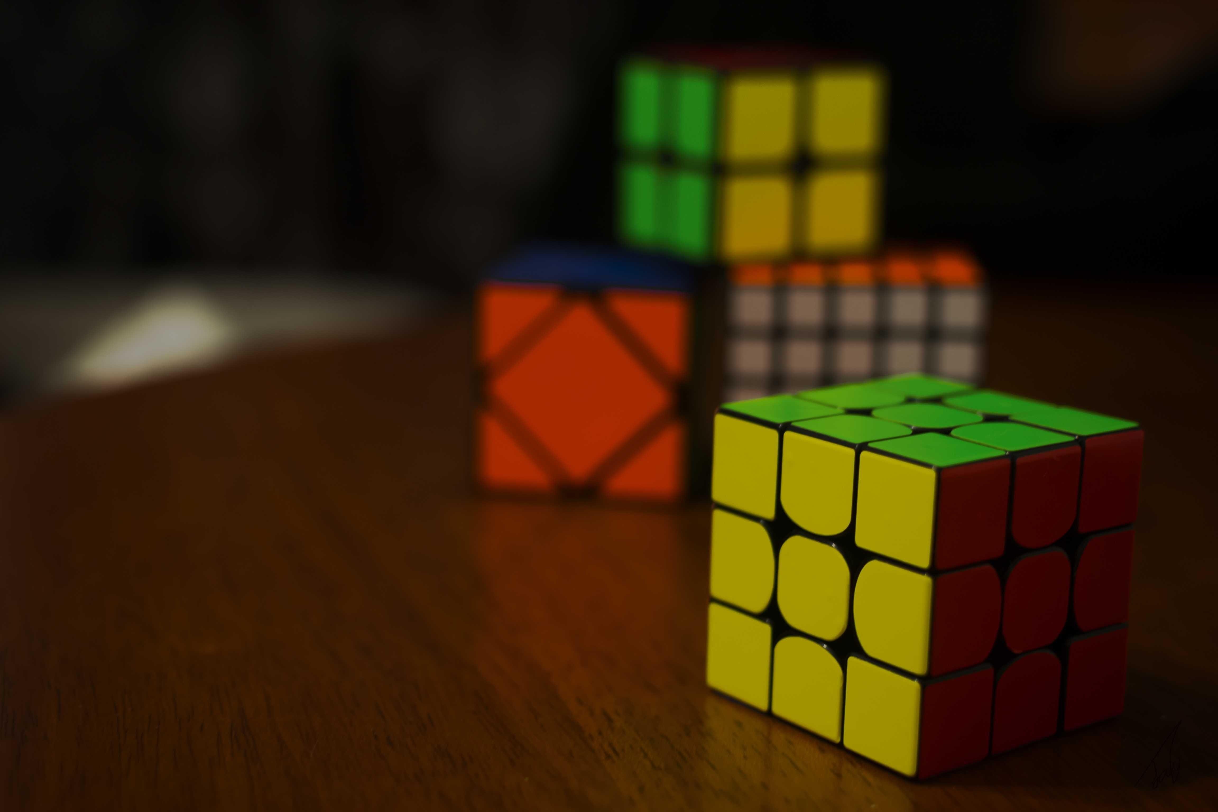 More cubes. Кубик Рубика 3х3. Кьюб кубик Рубика. Красивые кубики. Кубик рубик фон.