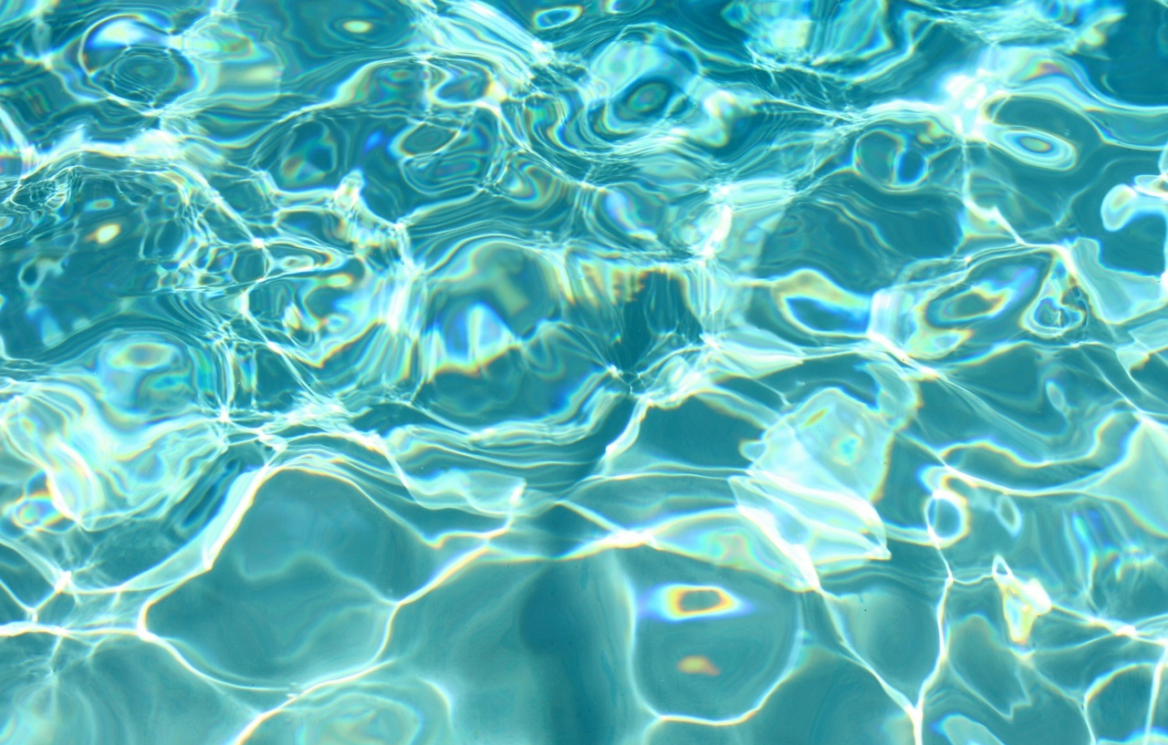 Прозрачная блестящая вода. Блики на воде. Эффект "воды". Блики от воды. Фактура воды.