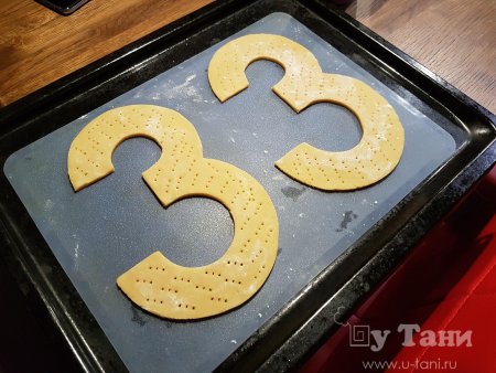 Цифра 3 из коржей для торта