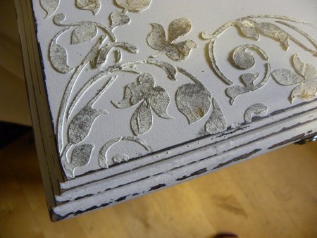 Объемный декор на мебели