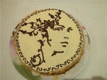Рисование шоколадом на торте
