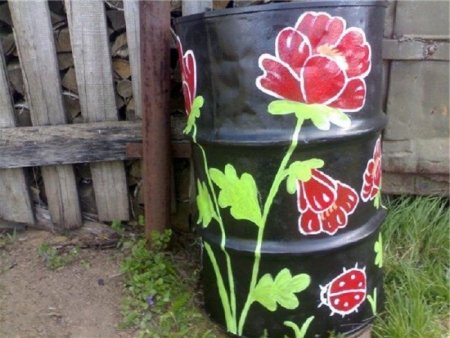 Разрисованные бочки для сада