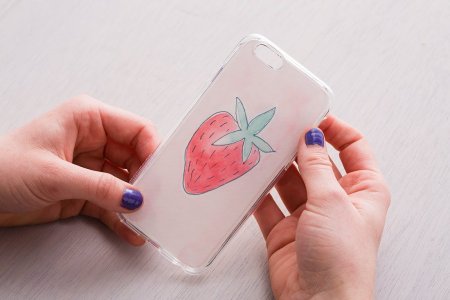 Разрисовать чехол для телефона