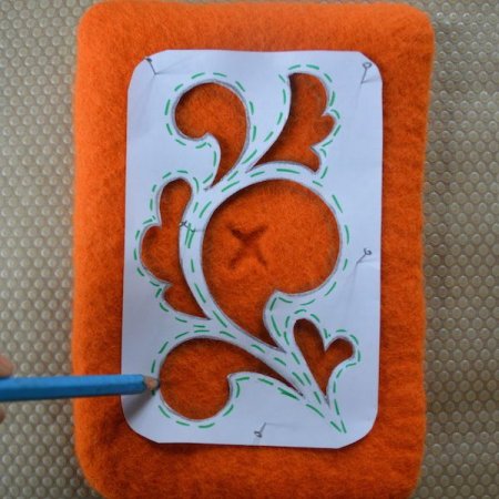 Прорезная аппликация из ткани