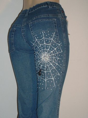 Вышивка на коленке на джинсах