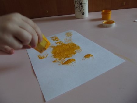 Раскраска гусеница для малышей