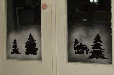 Искусственный снег на окнах